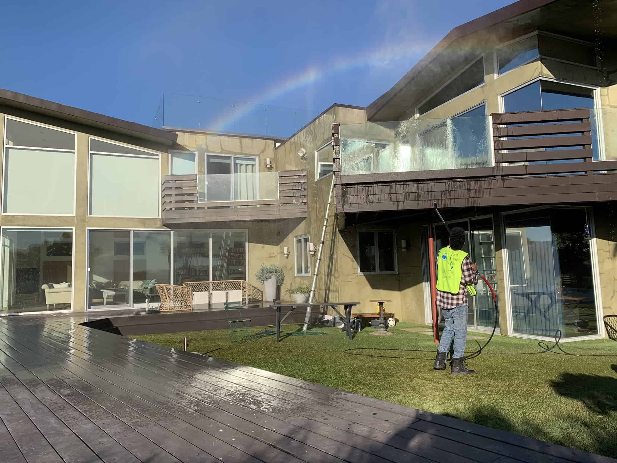 External Power Cleaning at a Home in ENcino